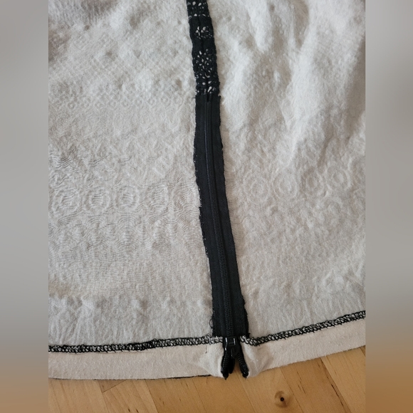 2 piece set. Sleeveless top and pencil skit set. Size M/8. - Picture 14 of 15